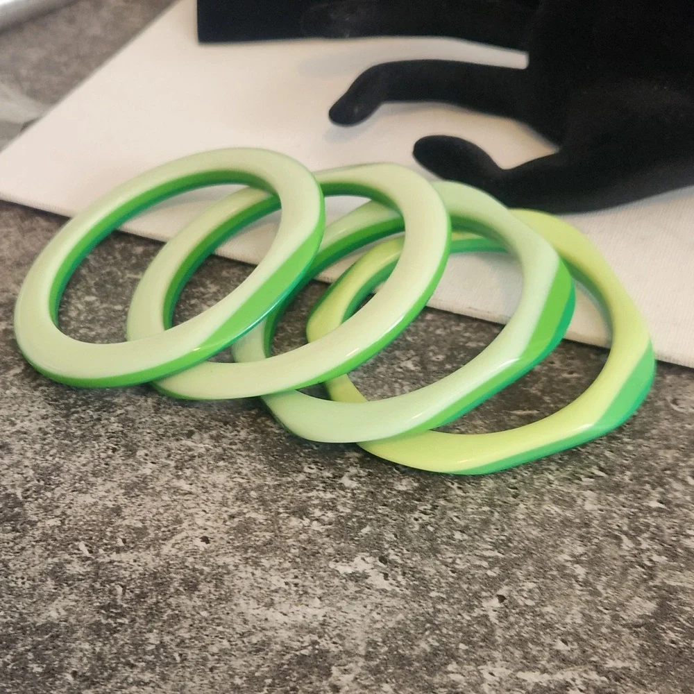 Green Resin acrylic Bangle Bracelet Set 4pc Round Wavy Scalloped Stackable Retro - Picture 14 of 14